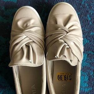 Mia light pink slip o Zoe shoe in size 10.